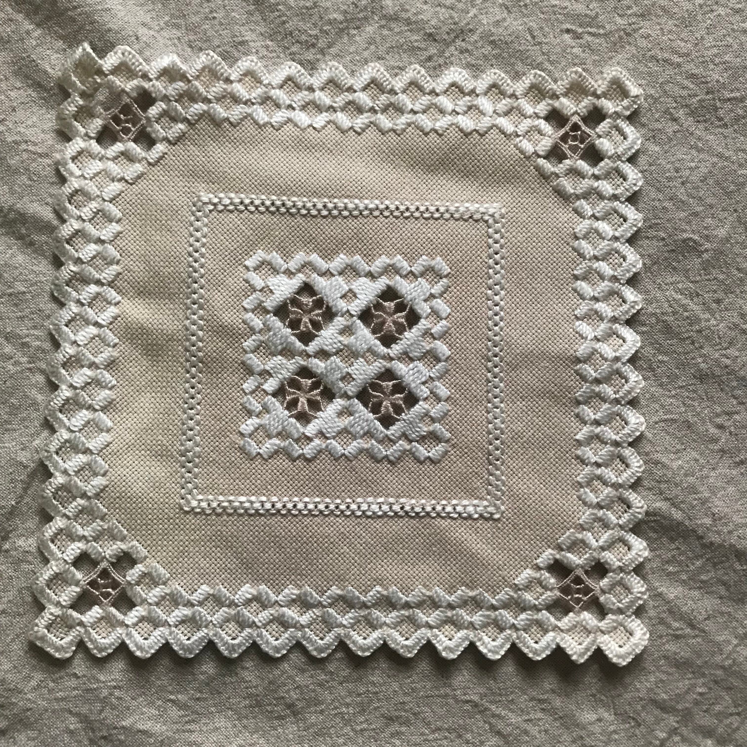 スウェーデン刺繍の布