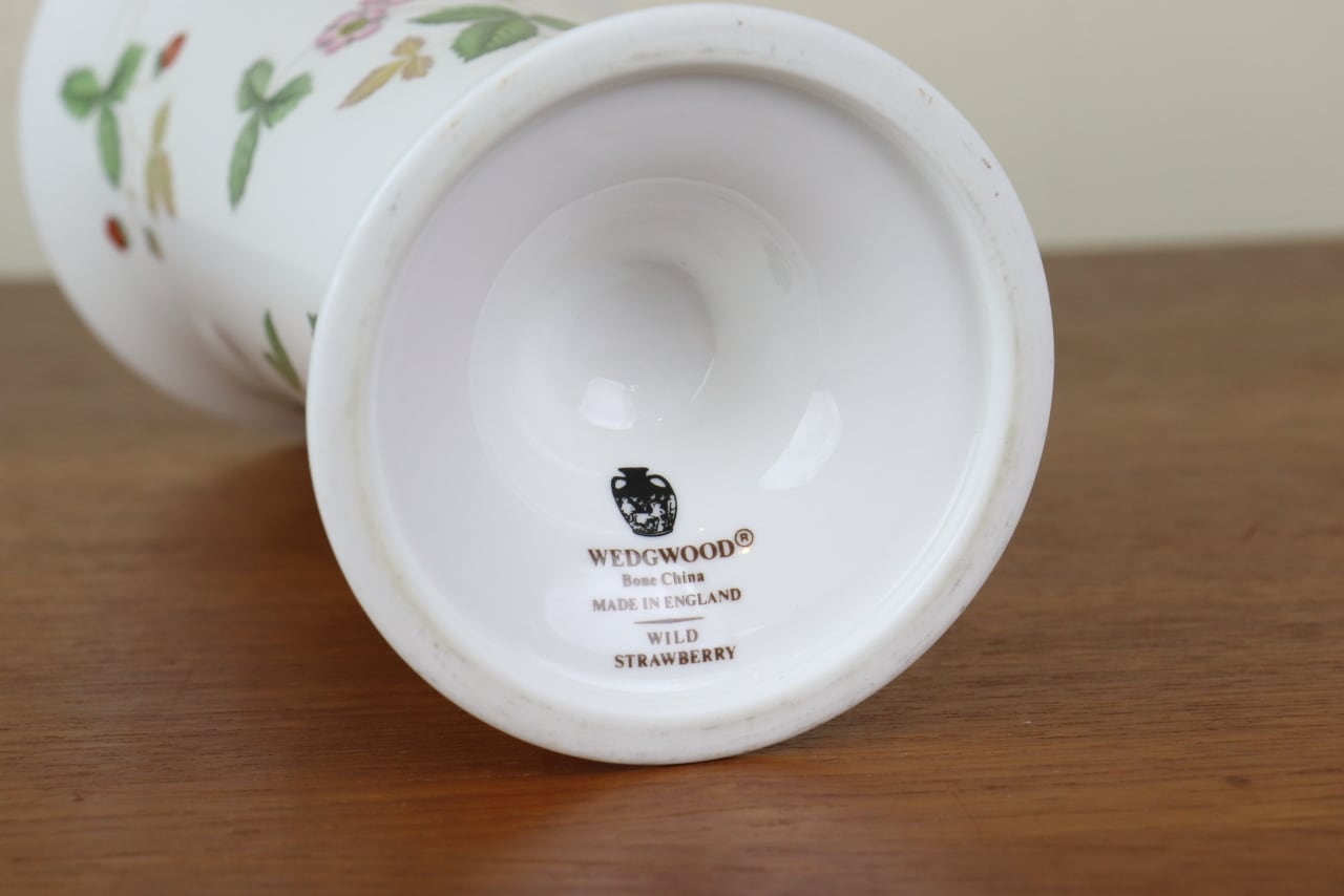 ウェッジウッド ワイルドストロベリー 花瓶 フラワーベース ウェッジウッド ワイルドストロベリー 花瓶 フラワーベース