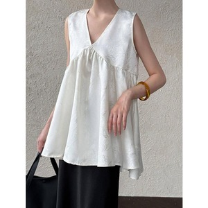 floral jacquard V-neck flare blouse