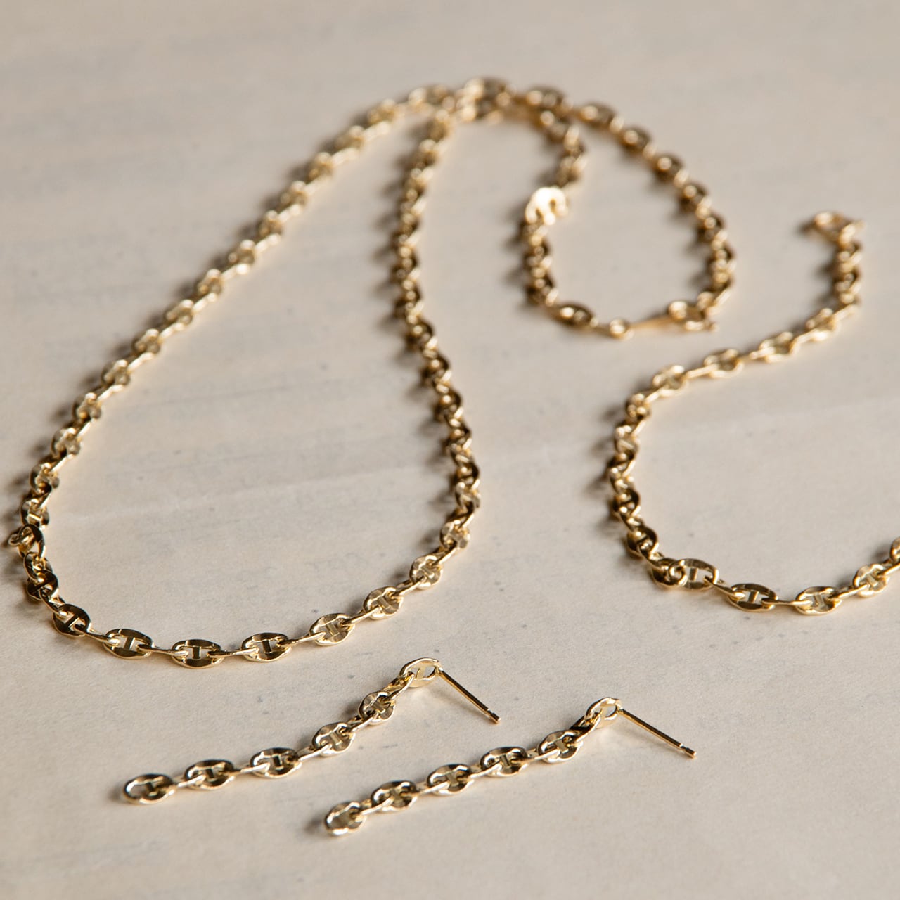 K18イエローゴールド中空アンカーチェーン ロングピアス 【MKY0091P1