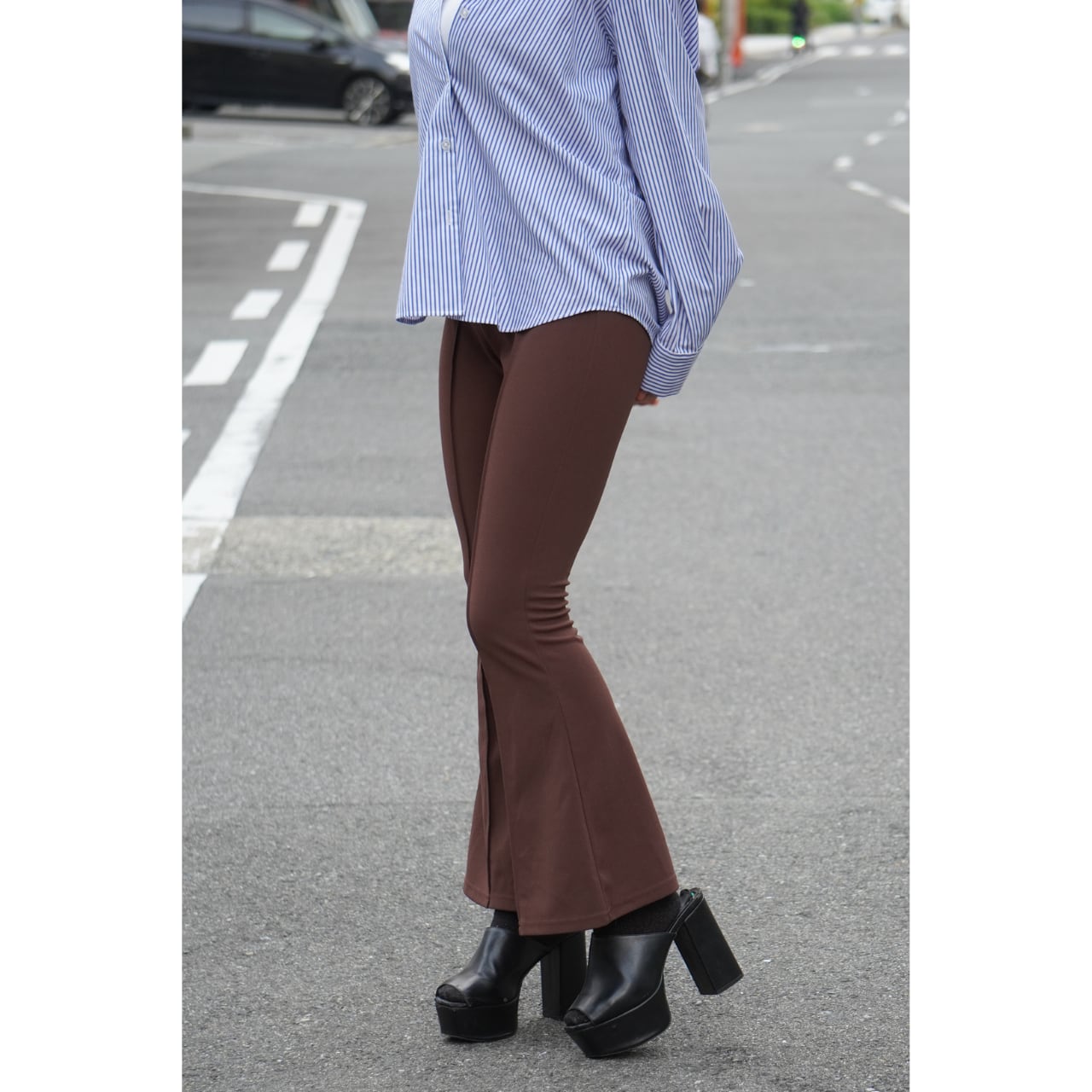 ハイウエスト センタースリットフレアパンツ（ブラウン）〈MODEL:伊達