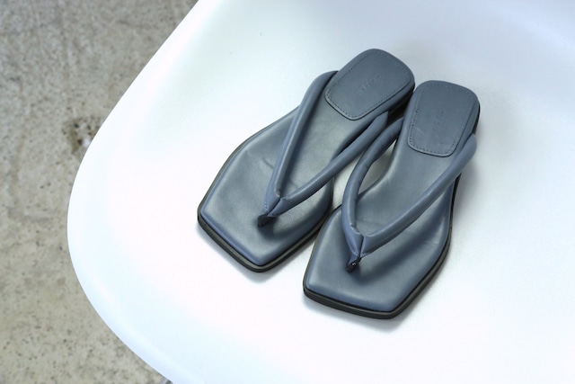 square flat sandal