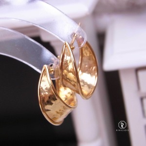 大特価★K18YGスタイリッシュな大人アーバン地金フープピアス