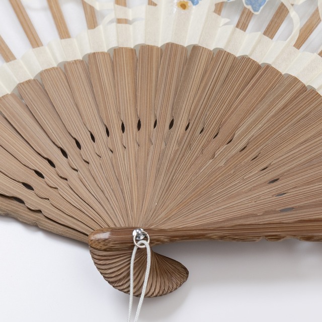 額透かし彫扇 紗月 わすれな草 白