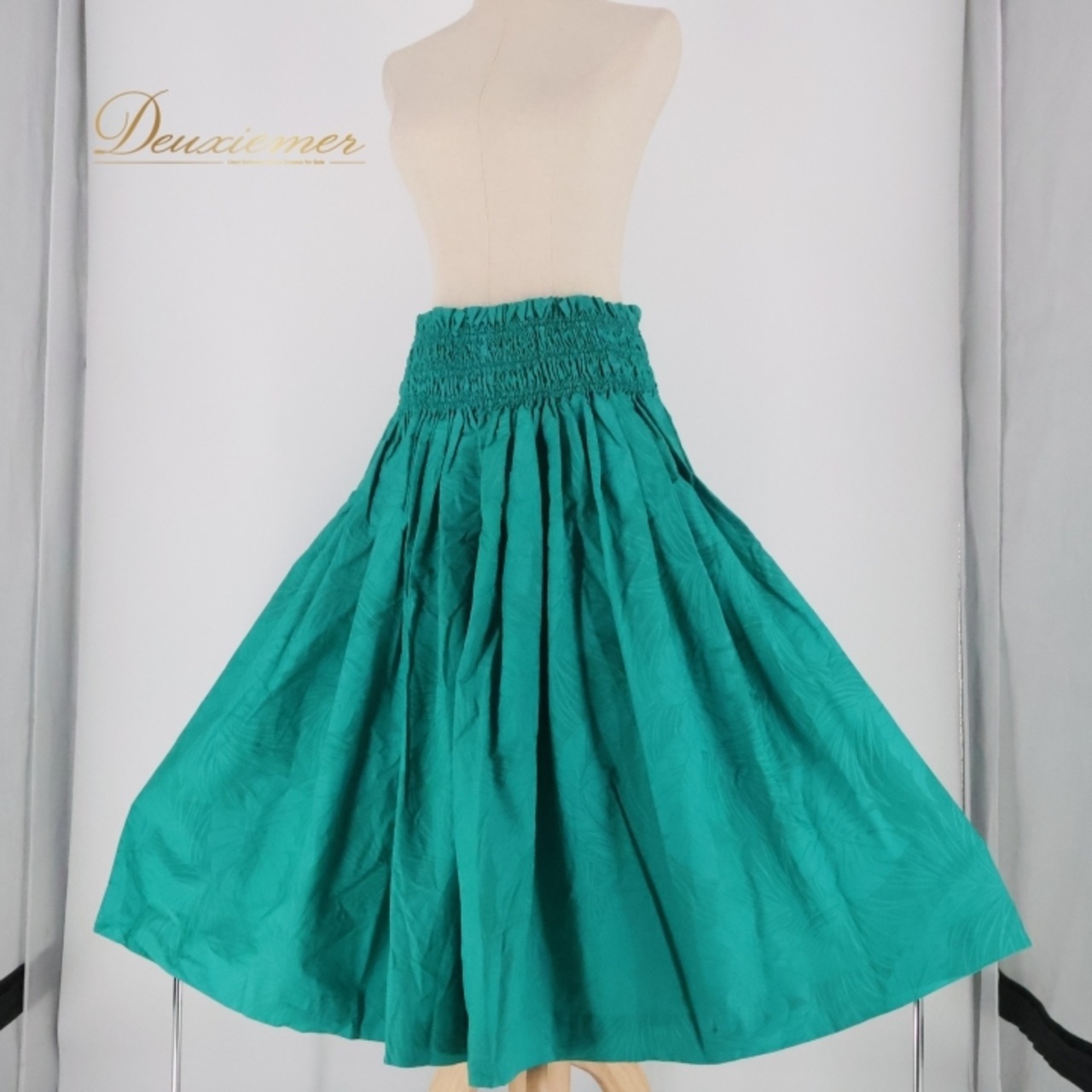 フラダンス 衣装 パウスカート パンドール グリーン系 Paondor ワンカラー シングル シンプル モンステラ柄 ヤシ柄 かわいい 華やか 鮮やか 明るい ハワイアン アロハ ハワイアンプリント フラ ダンス レッスン 練習