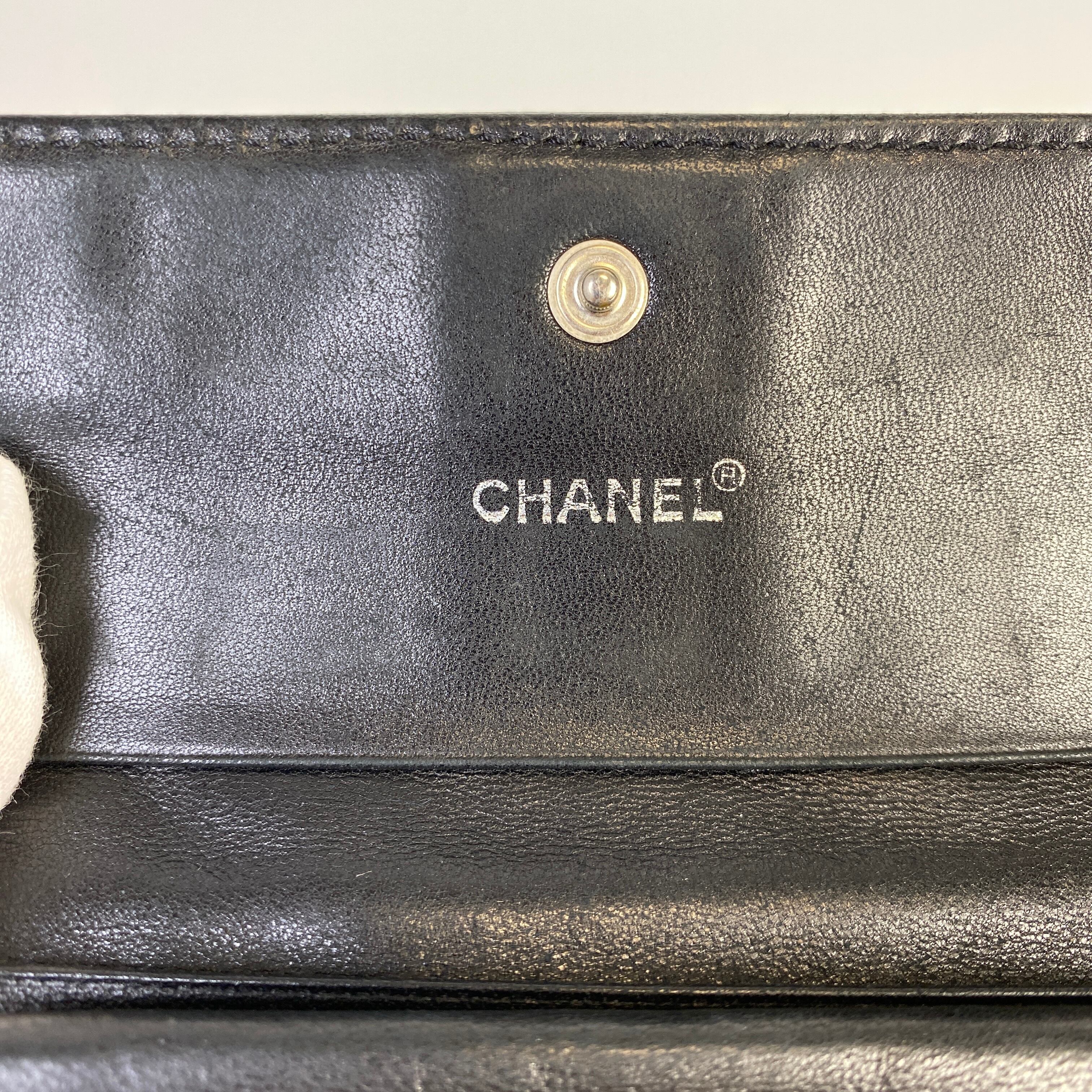 美品CHANEL シャネル チョコバー パテントレザー 三つ折り財布 ...