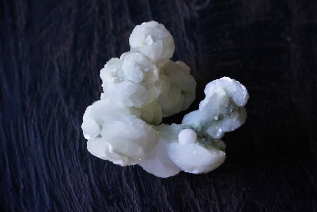 ギロル石/アポフィライト Gyrolite/Apophyllite