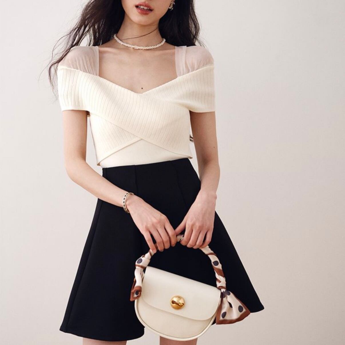 シフォンアクセントクロスニットトップス