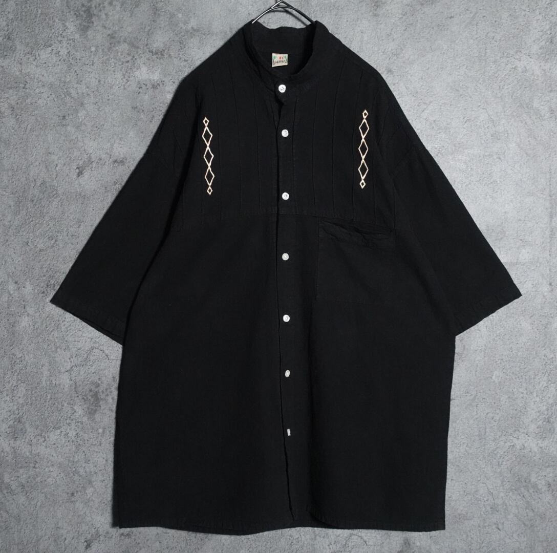 Black embroidery design band collar shirt