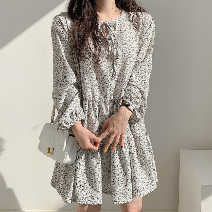 ワンピース レディース 2色 ショート ショート丈 長袖 ティアードワンピース かわいい 大人可愛い きれいめ カジュアル エレガント 清楚 フェミニン おしゃれ お洒落 綺麗 お嬢様 ナチュラル こなれ感 ラブリー キュート ガーリー ロマンチック 抜け感 送料無料 存在感 花柄 小花柄 フラワー 学生 通学 デート お出かけ 女子会 フリーサイズ ホワイト ブラック 春 10代 20代 韓国 韓国系 着回し モテ トレンド 流行 インスタ映え