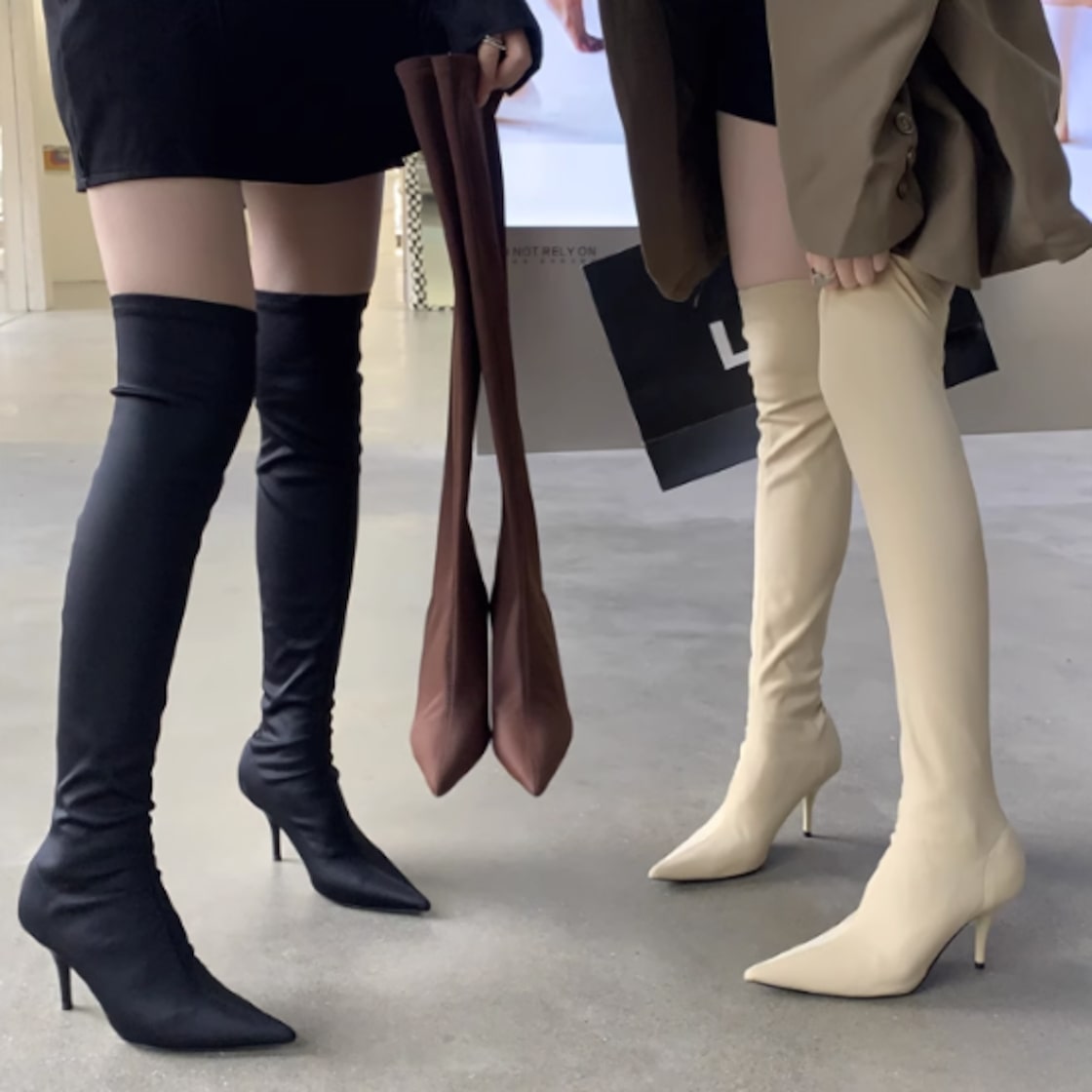 妻ロングブーツ野外 