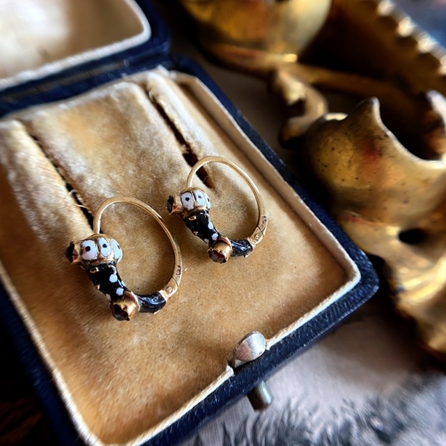 ブラッカムーアガーネット エナメルドルムーズピアス Maria Alonso Antiques