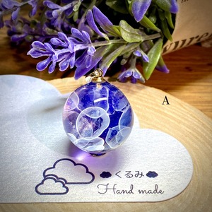 レジンペンダント  クラゲのアクアリウム   20mm  ゴールド バチカン付 A