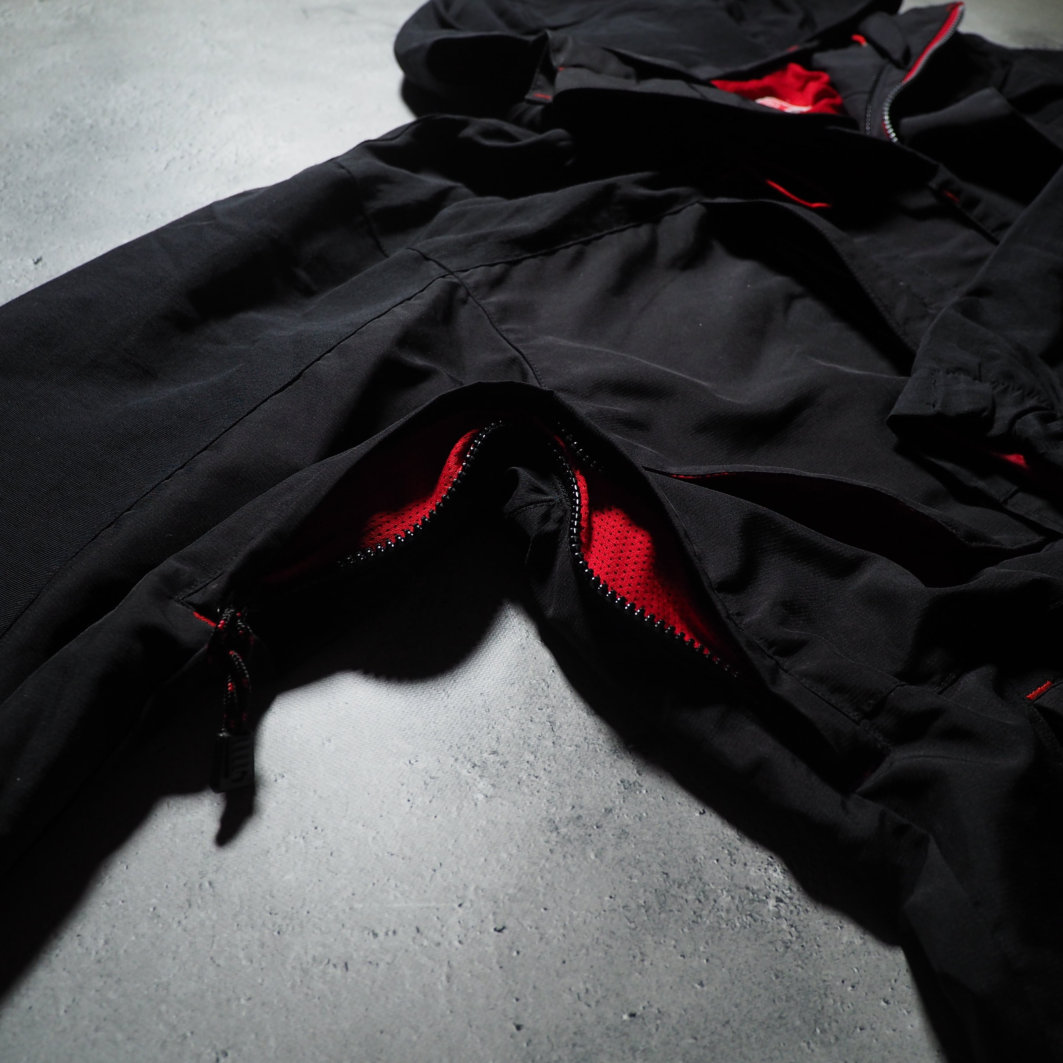 1990s ” Marlboro ” Black nylon technical vintage loose mountain gear jacket