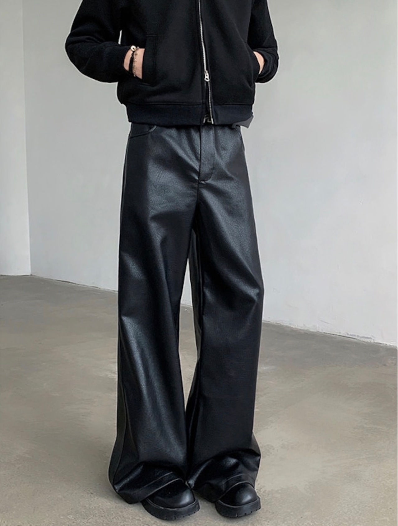 Smooth Faux Leather Wide Pants【sug44】