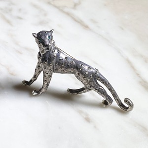 ROKUZAN silver brooch “leopard” set with emerald & onyx & marcasite