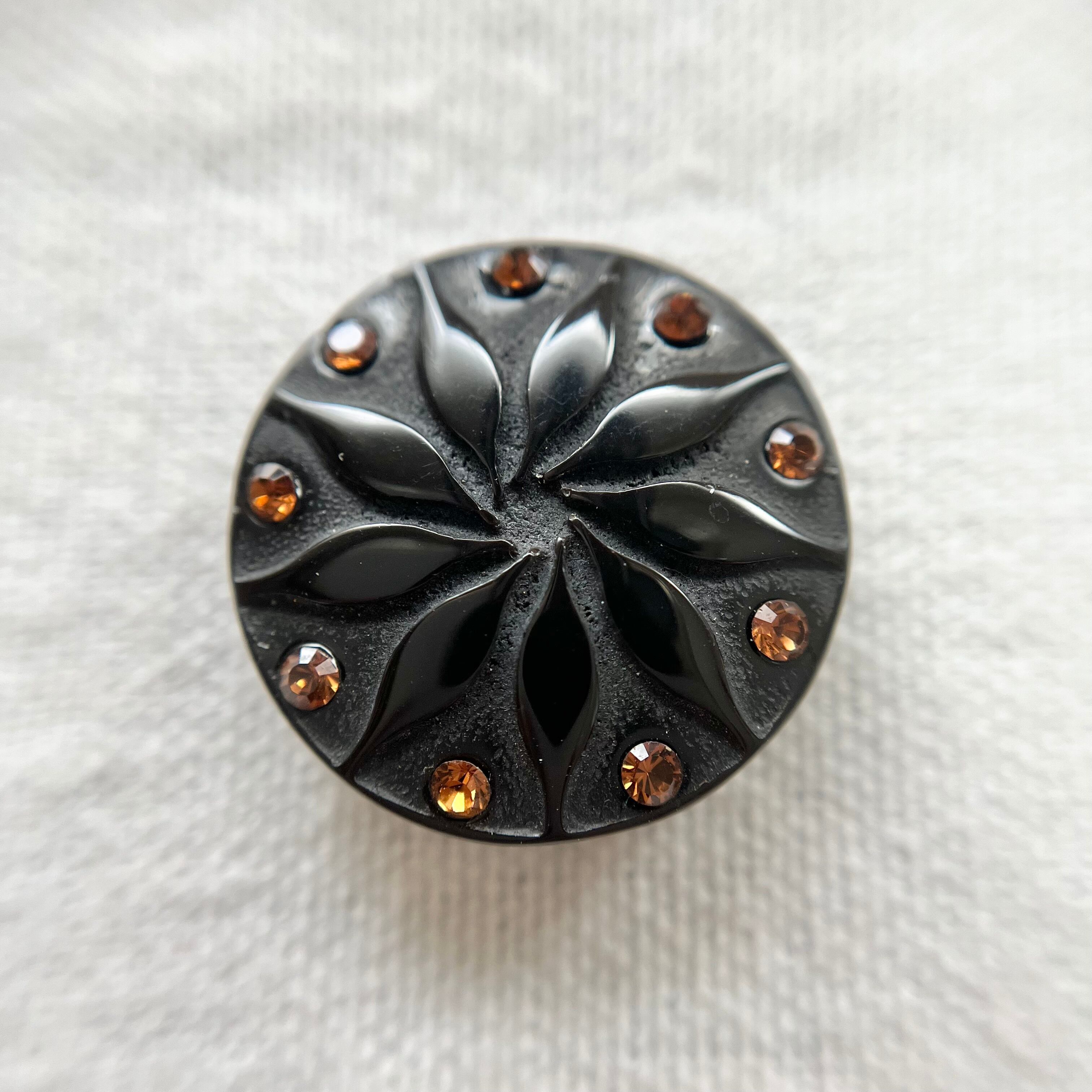 ブラックフラワー オレンジラインストーン 23mm