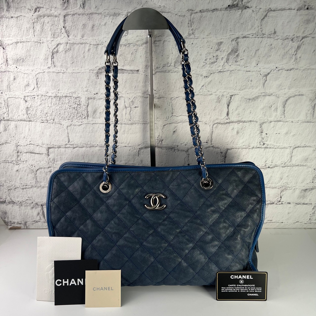 CHANEL シャネル ココマーク  キャビアスキン トートバッグ ブルー A-8073
