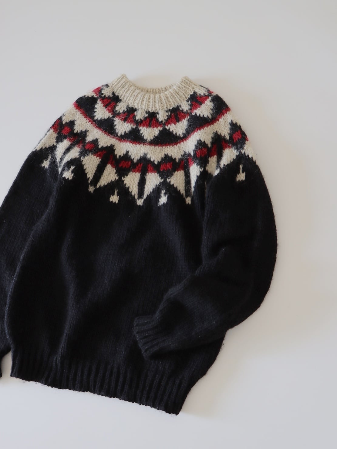 ●Hand knitted pure new wool black color nordic sweater