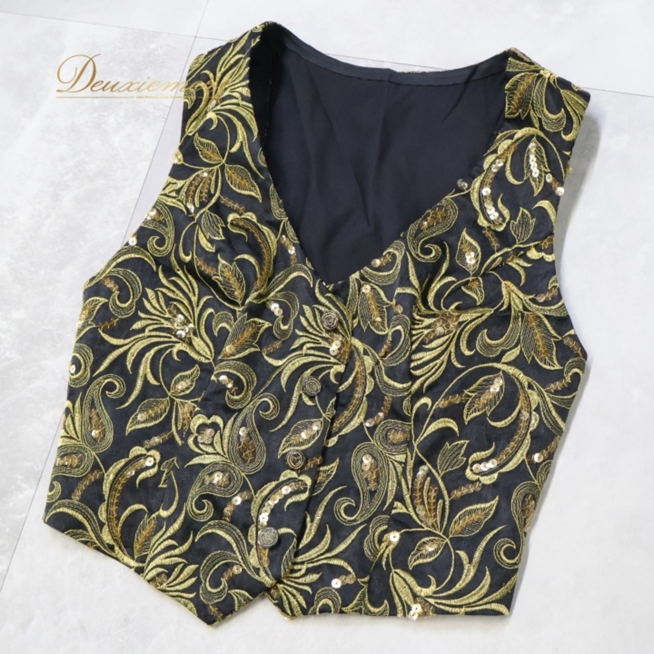 フラメンコ 衣装 チャレコ ベスト 黒 金 ゴールド 軽い 刺繍 スパンコール アトリエプリマ atelier prima ブラック系 ゴールド系 ダンス パーティ 発表会 刺繍デザイン 軽量 素材 高級感 レディース ベスト ファッション コスチューム ステージ衣装 フラメンコダンス おしゃれ