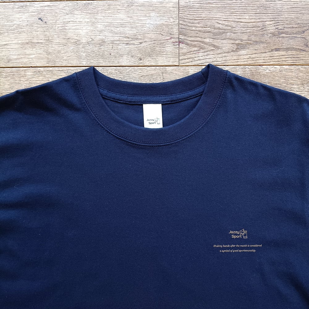 J.S. ロゴ Tシャツ（ネイビー） | Jazzy Sport Shimokitazawa