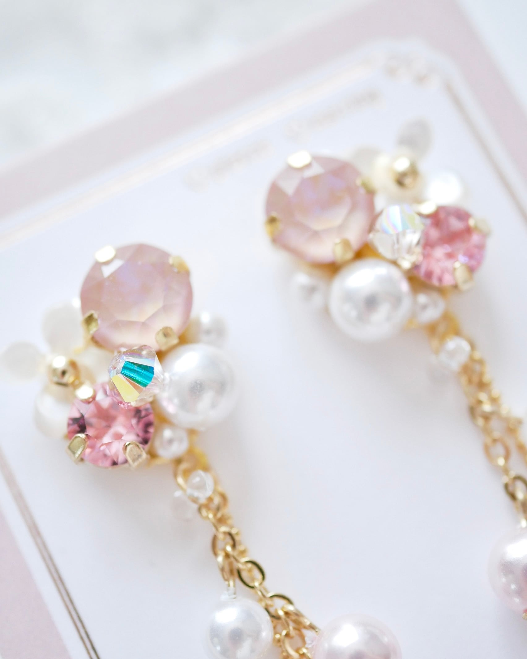 8511 クリスタルルネフィペタルビジューピアス/イヤリング | Amooo