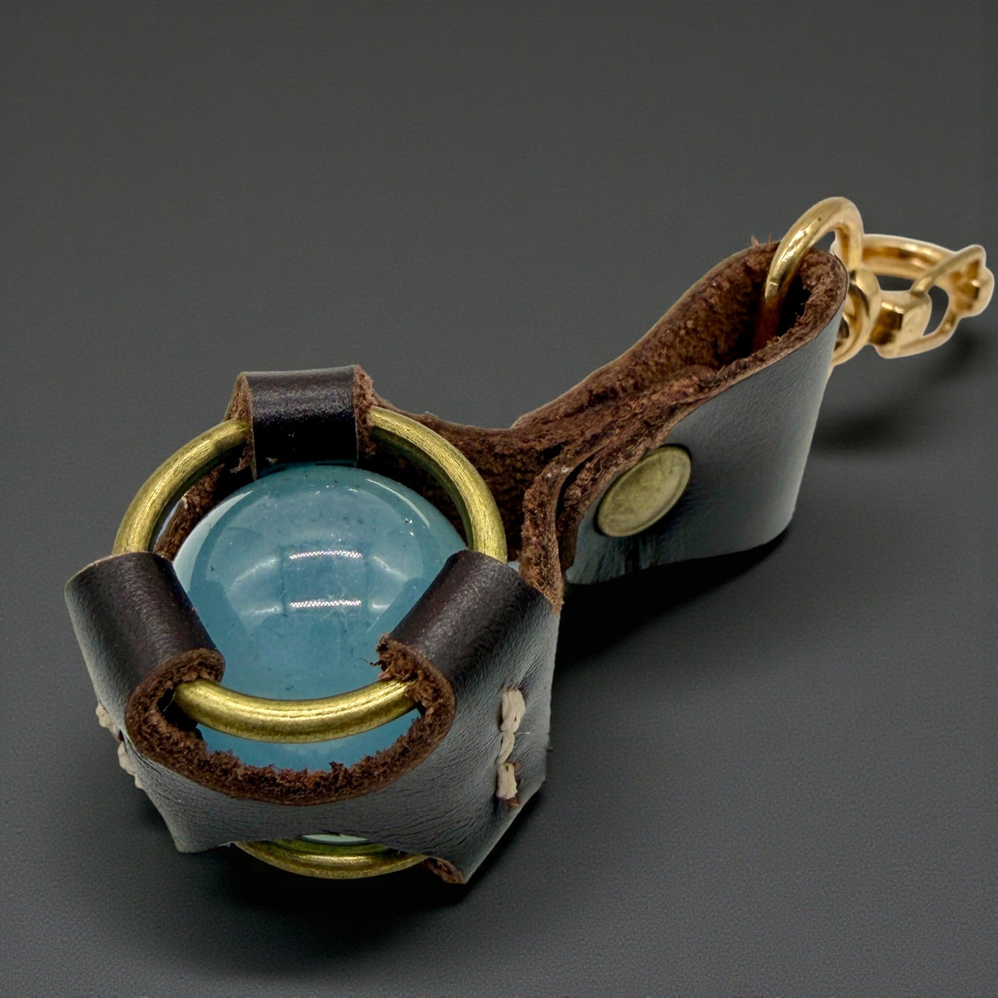 ラスト1点】大粒アクアマリン×本革レザーのキーホルダー｜3月誕生石