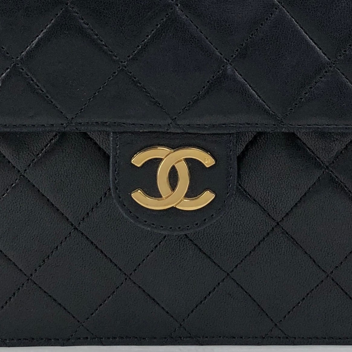 大人気✨シャネル ショルダーバッグ マトラッセ ココマーク ターンロック レザー CHANEL シャネル マトラッセ ショルダーバッグ ブラック ココマーク