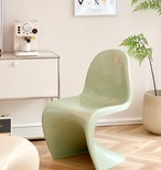 Sチェア カンチレバーチェア PC素材 透明チェア クリアチェア デザイナーズチェア モダン家具 一体成形 ダイニングチェア リブ構造 スタッキングチェア