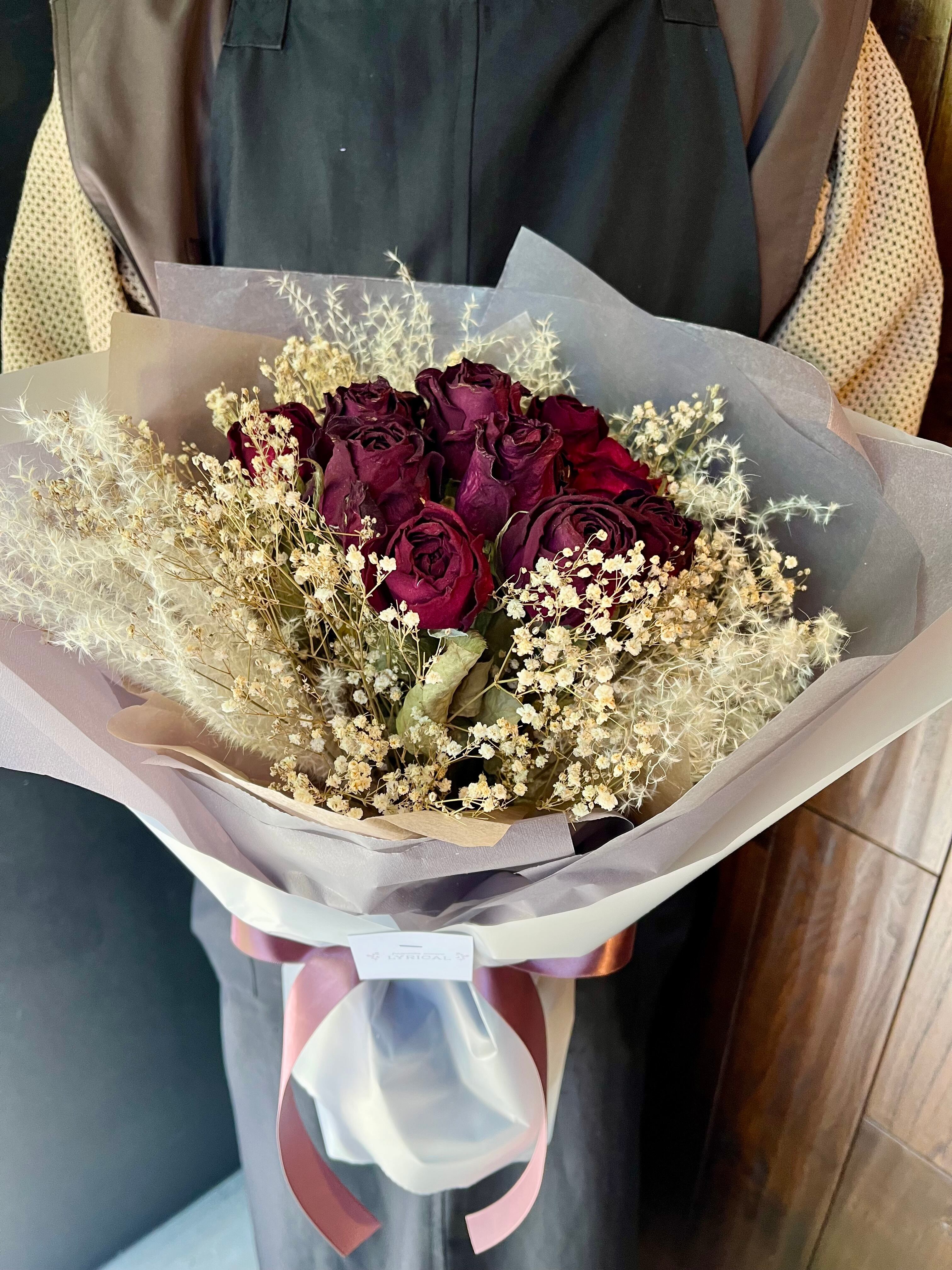 バラ12本とかすみ草のブーケ | ﾄﾞﾗｲﾌﾗﾜｰ専門店 LYRICAL