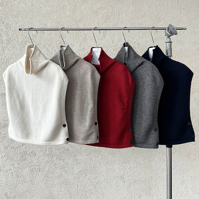 high-neck knit vest J00141