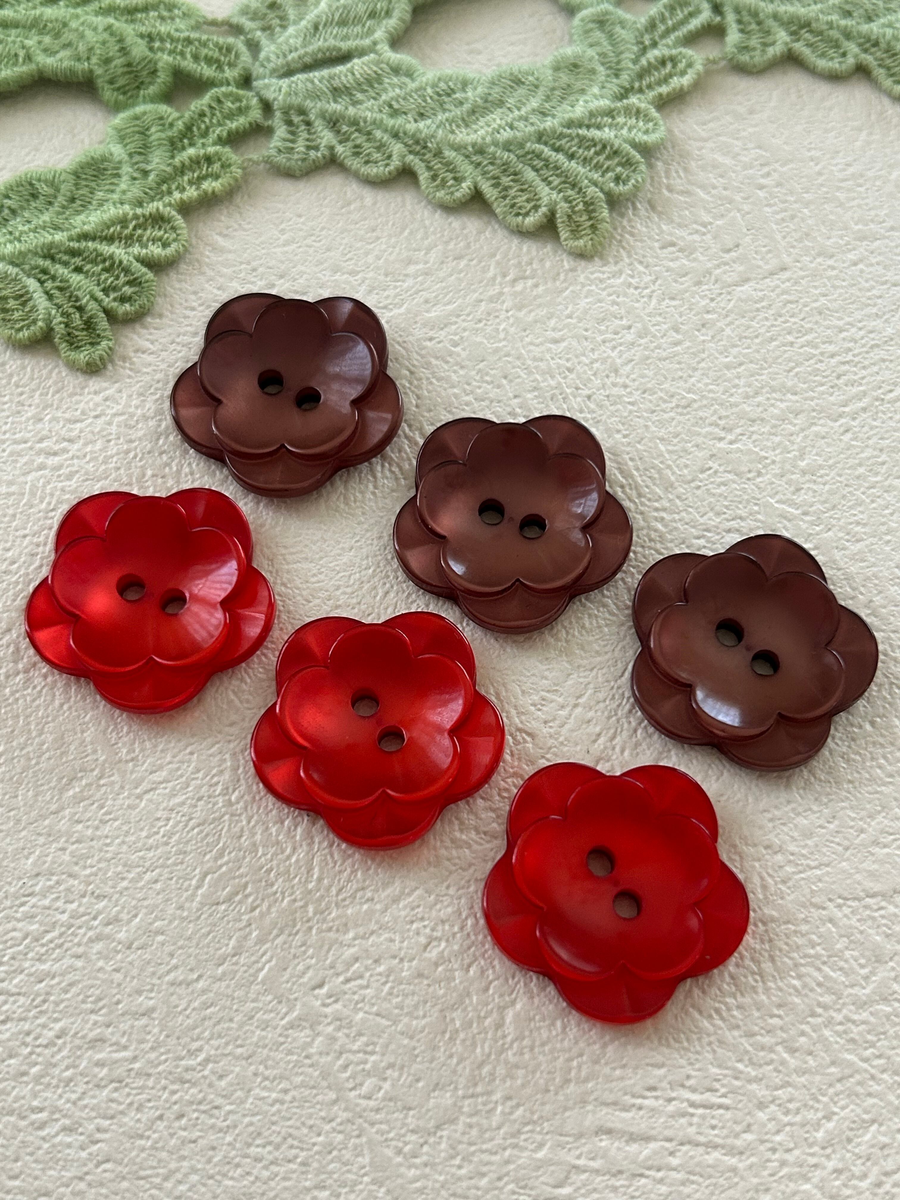輸入デザインボタン フラワー レッド/ブラウン 5個セット プラスチックボタン アクセサリーパーツ デコレーション材