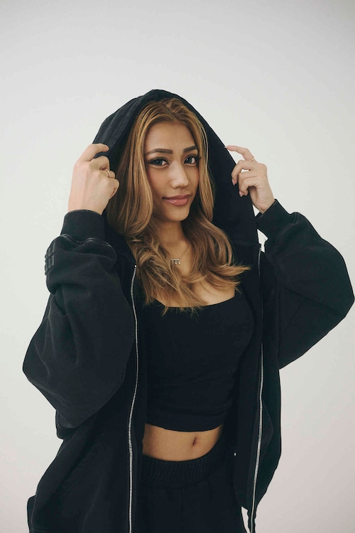 the zipper hoodie. (caviar)