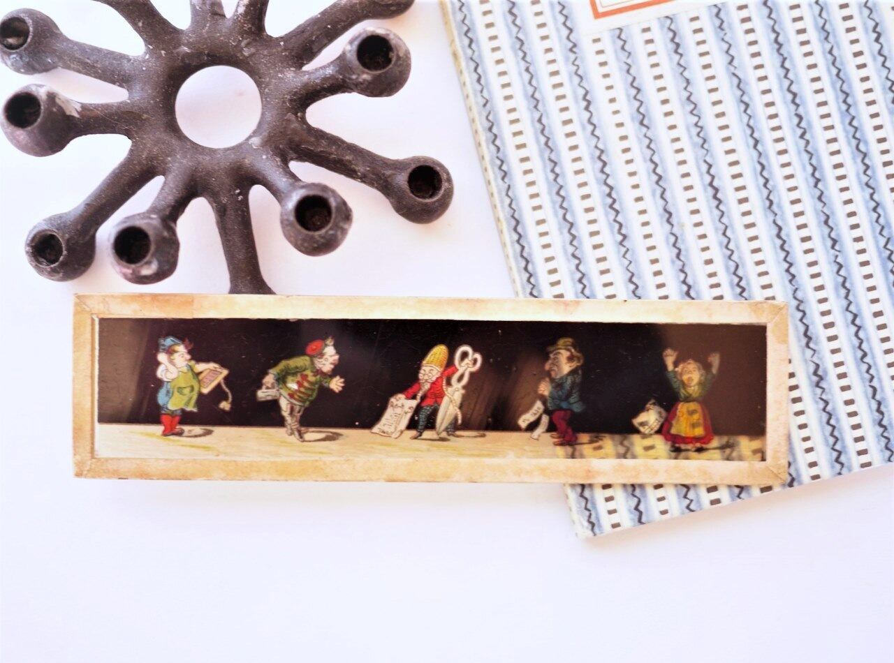 幻灯機マジックランタンのガラス絵 Scissors