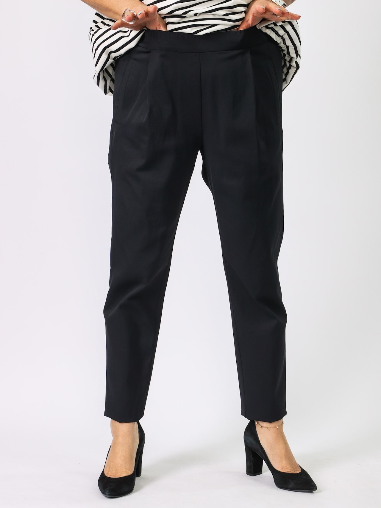 ストレッチテーパードパンツ(BEATRICE)