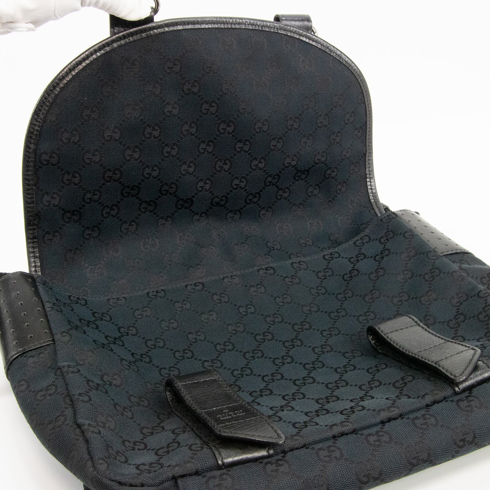 本物・送料無料・美品】グッチ・メッセンジャーバッグ(人気・綺麗