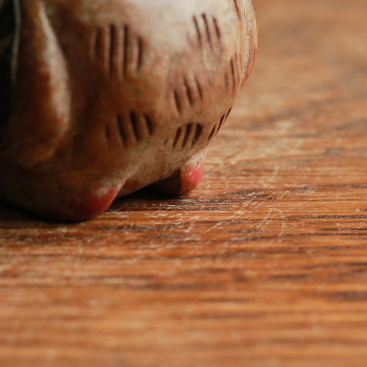 コロンとかわいい、味わい深いフクロウ