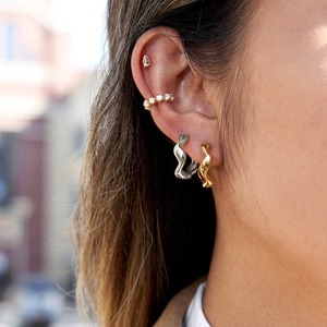 T31 - Wavy Hoop Pierce