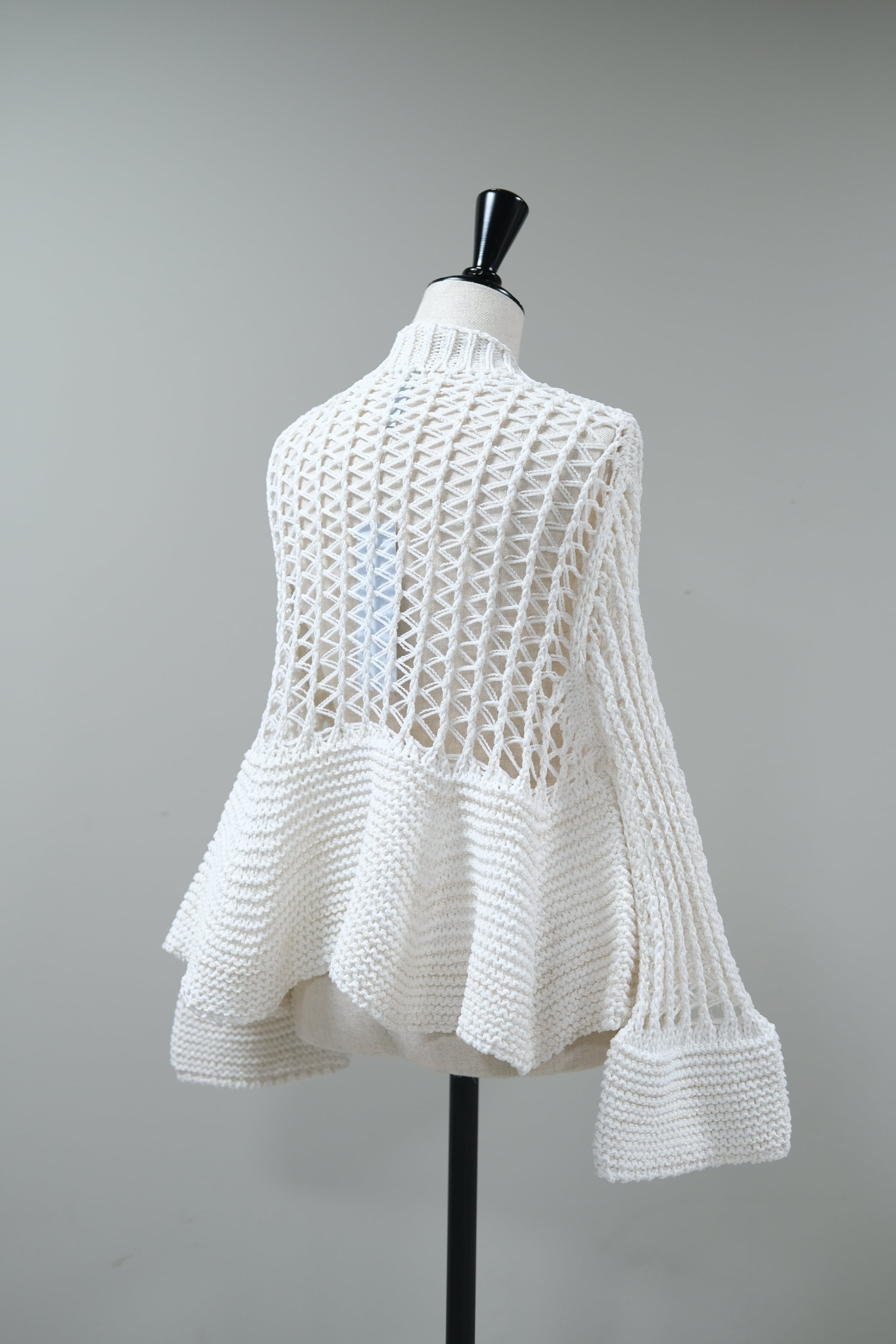 CFCL】POTTERY LOW GAUGE GLITTER ZIP CARDIGAN -white-gold- | loop