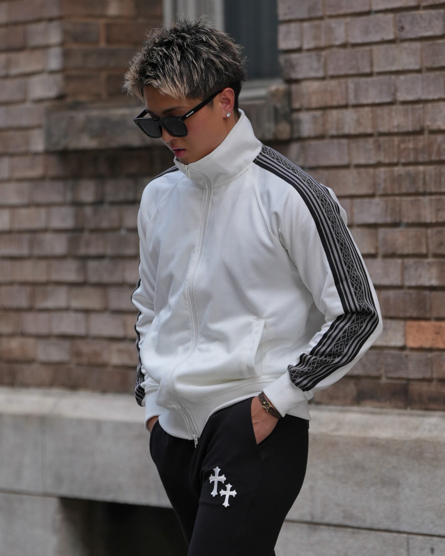 VTWELVE フード付きジャケット ブラック/ホワイト VTWELVE フード付きジャケット ブラック/ホワイト