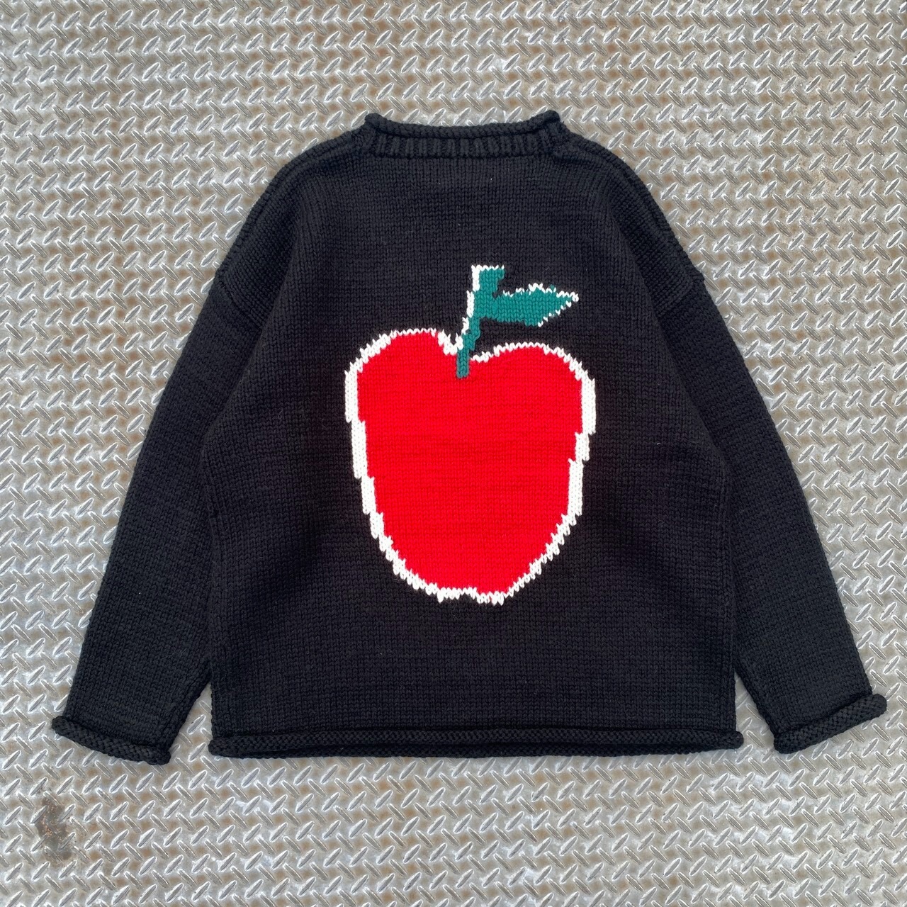 CC "BIG APPLE" HAND KNIT -BLACK-