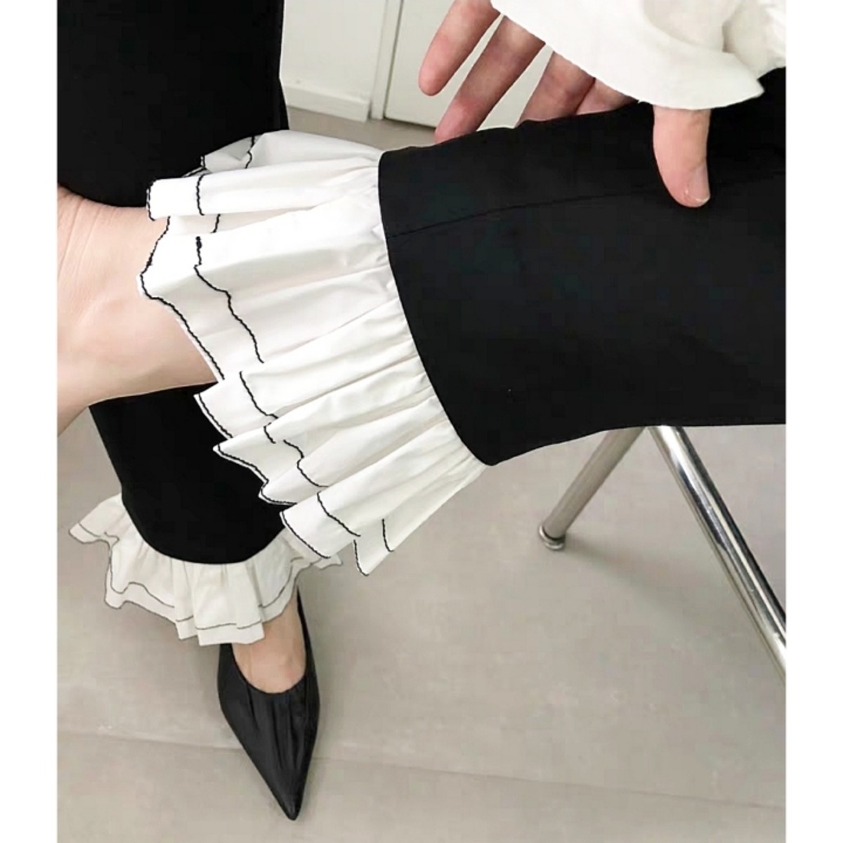 Ruffle lace hem slit pant