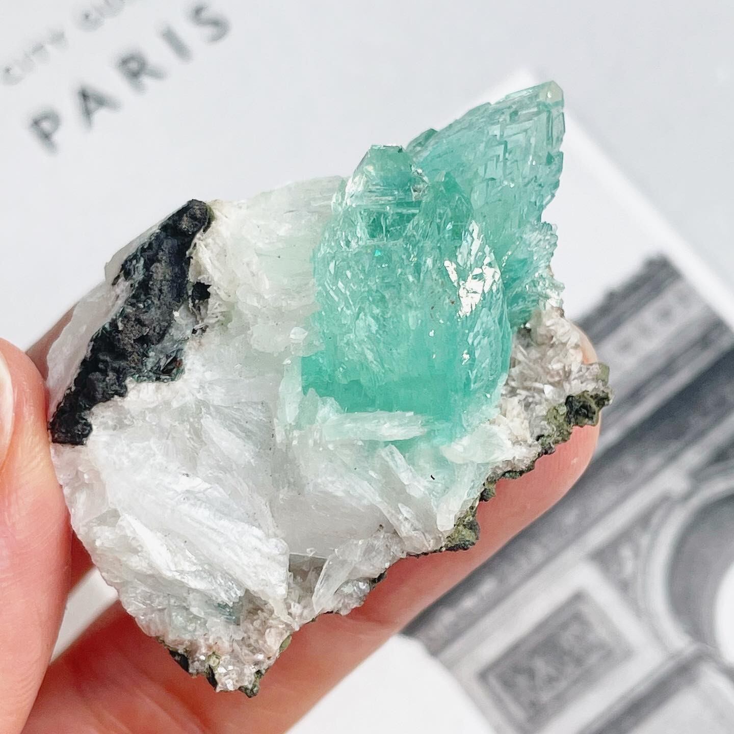 Green Apophyllite 8 (共生原石)