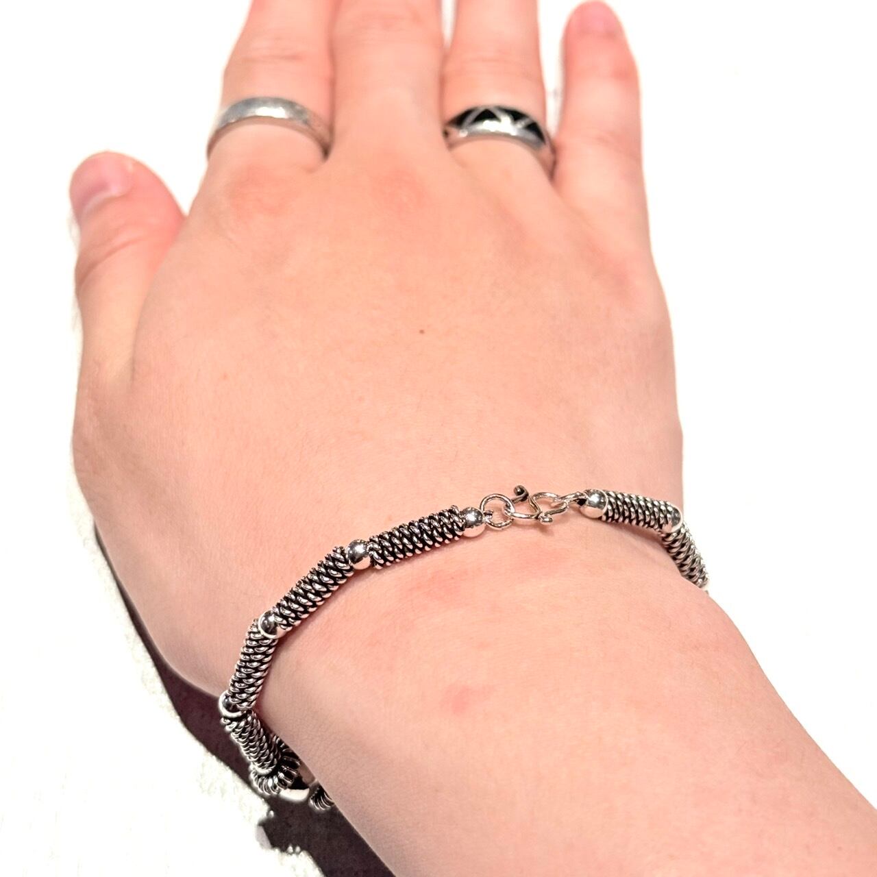 DECORATIVE BEAD AND TEXTURED COIL BRACELET-SILVER925-コイルブレスレット DECORATIVE BEAD AND TEXTURED COIL BRACELET-SILVER925-コイル