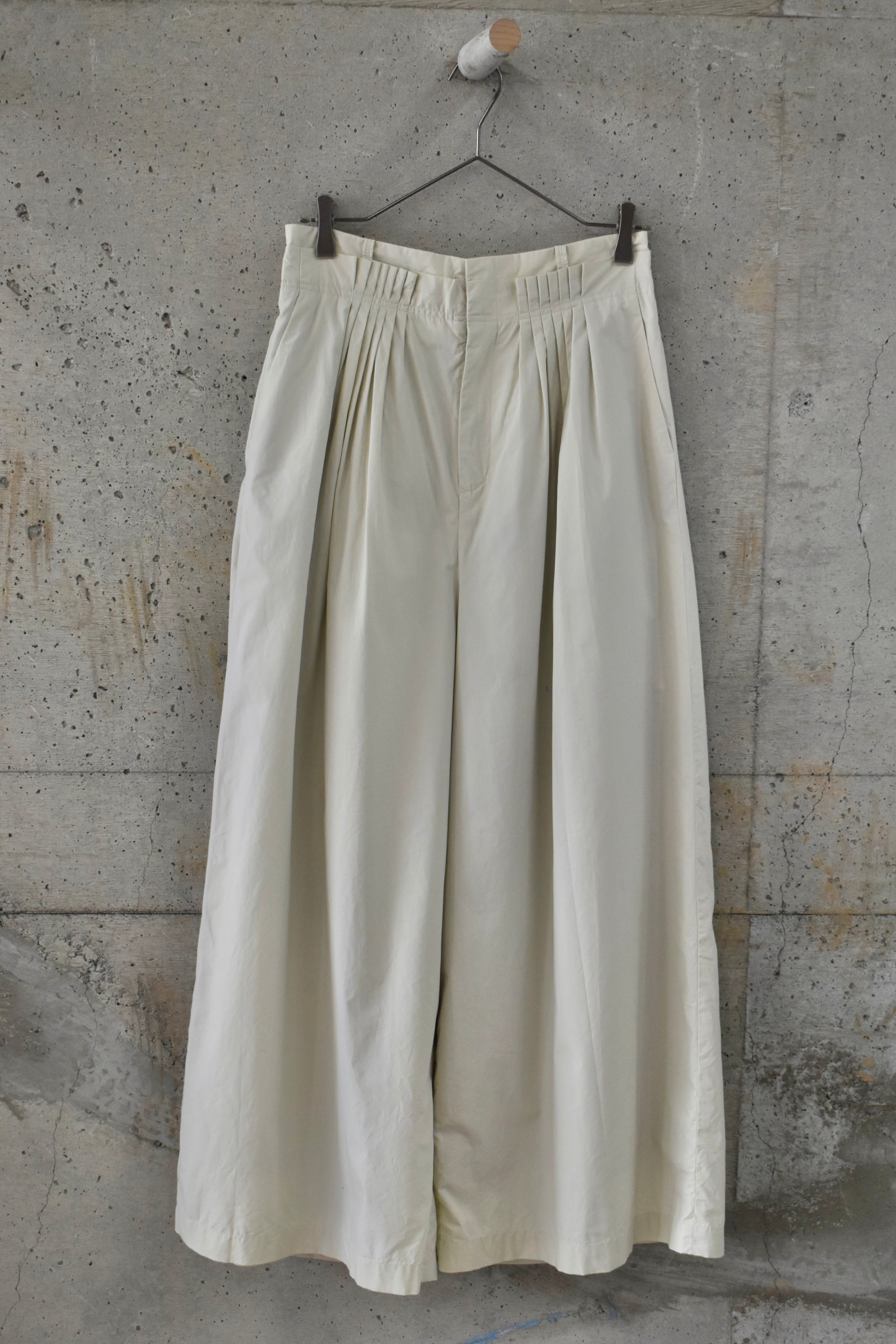 Pleated light beige pants