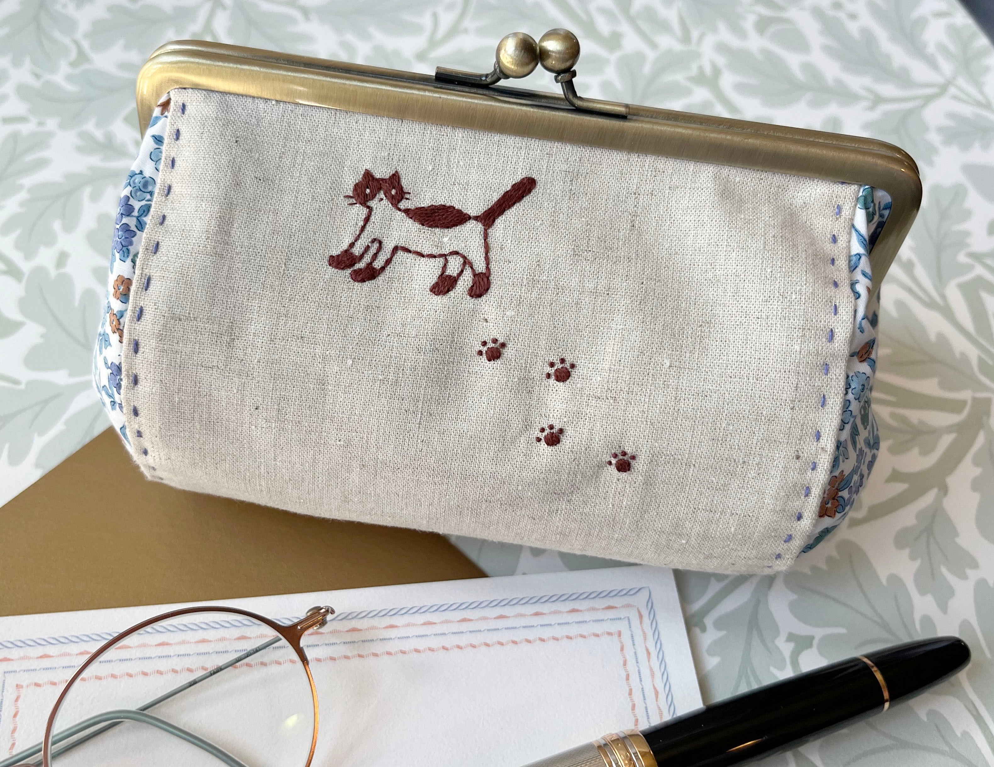 CAHIER刺繍教室 教材キット「刺繍のがまぐち丸型ポーチ」