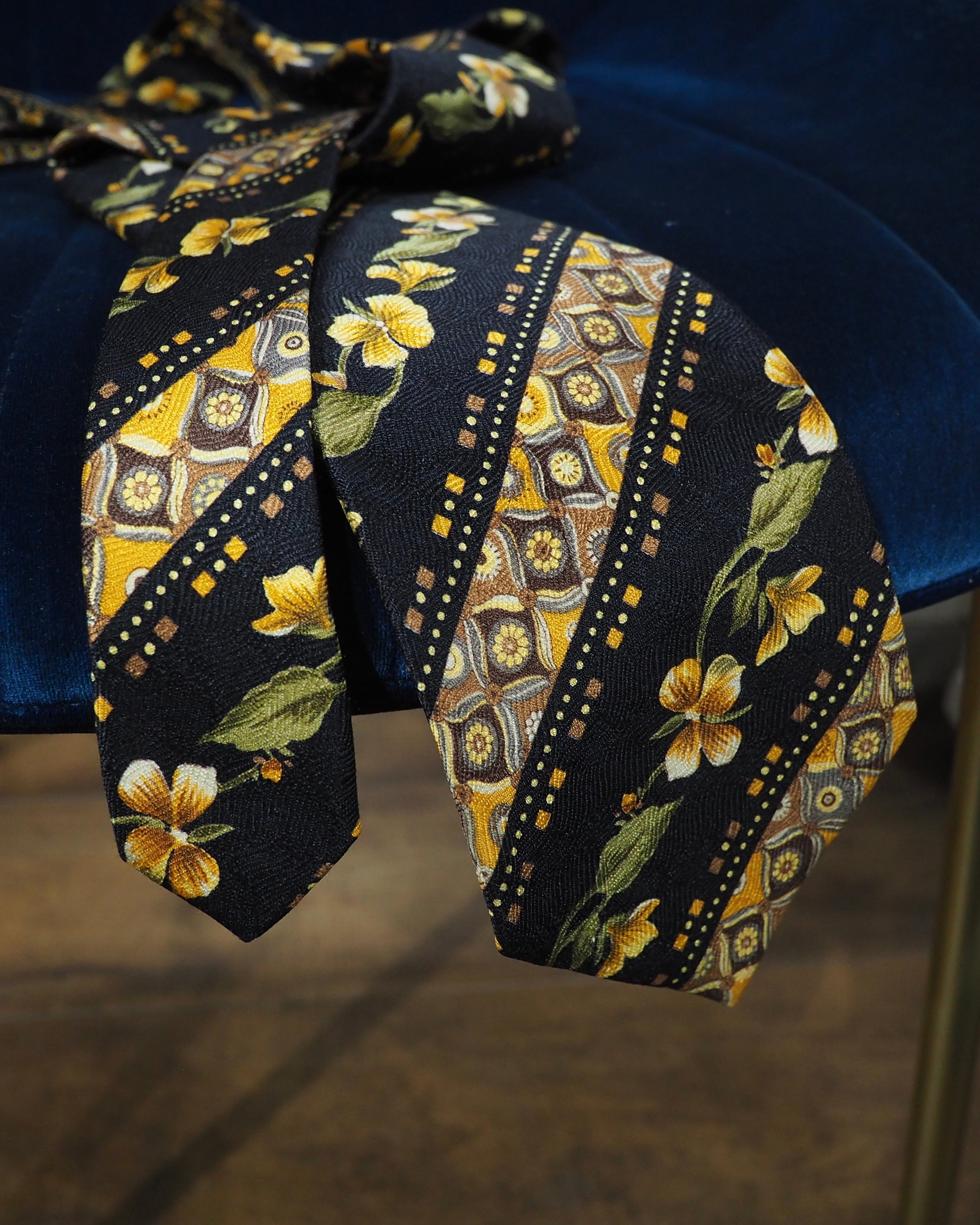 1990s " KENZO HOMME " Beautiful Luxury Flower All pattern vintage silk Tie