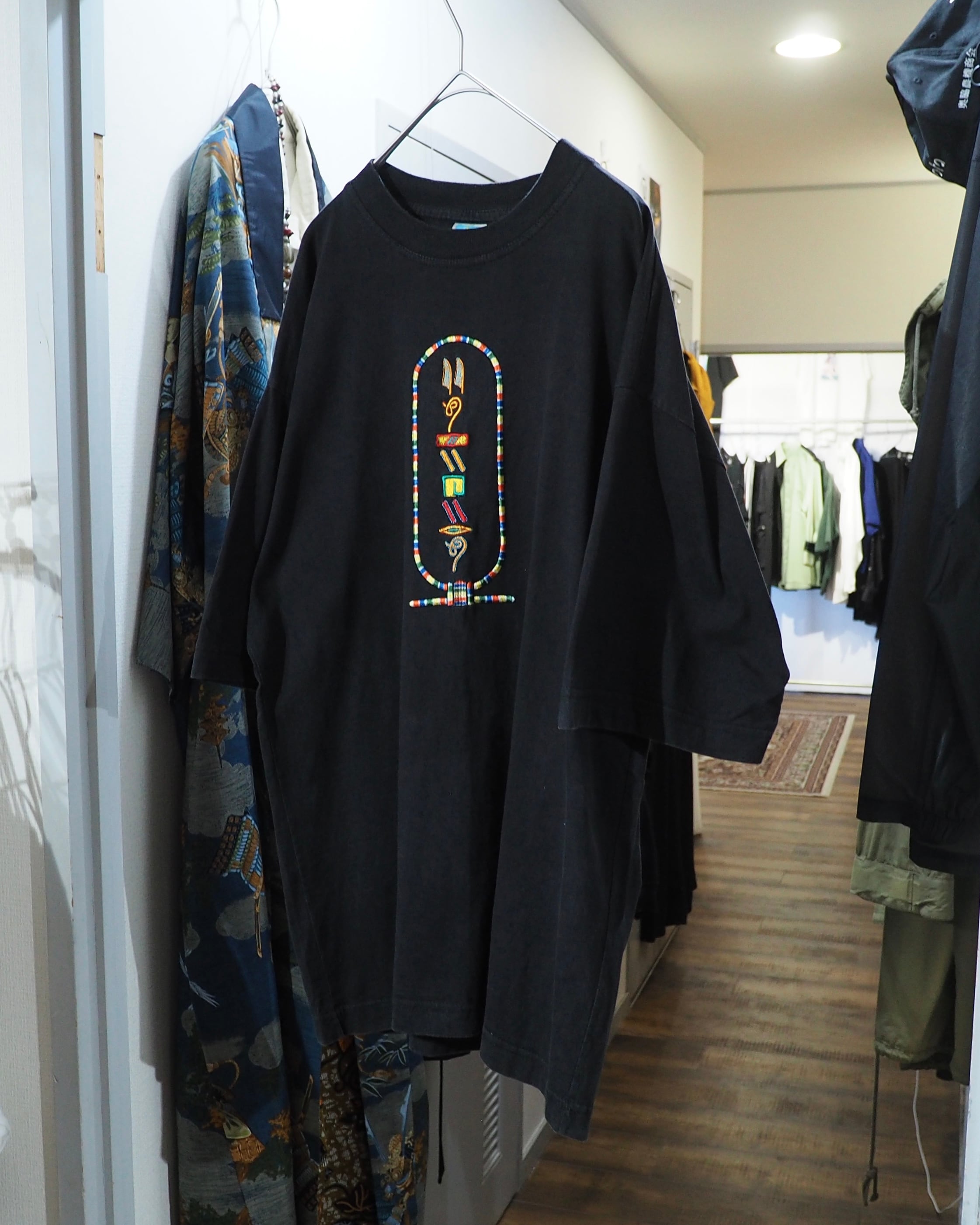 ” エジプト神聖文字 - EGYPTIAN HIEROGLYPHS ” Embroidery Black SS Tee