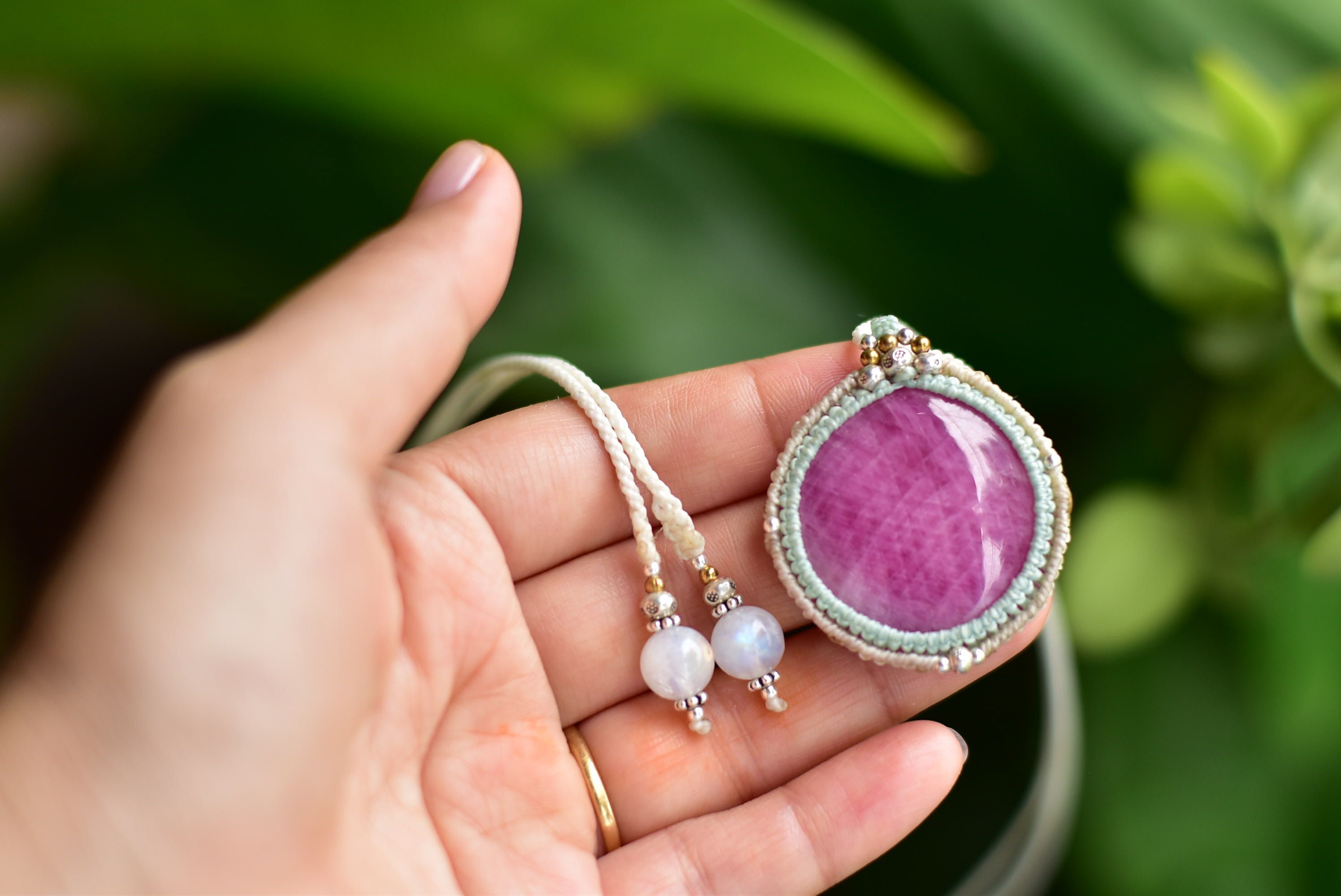 キラキラ光る☆艶やか☆ルビー マクラメペンダントruby048 | Funky