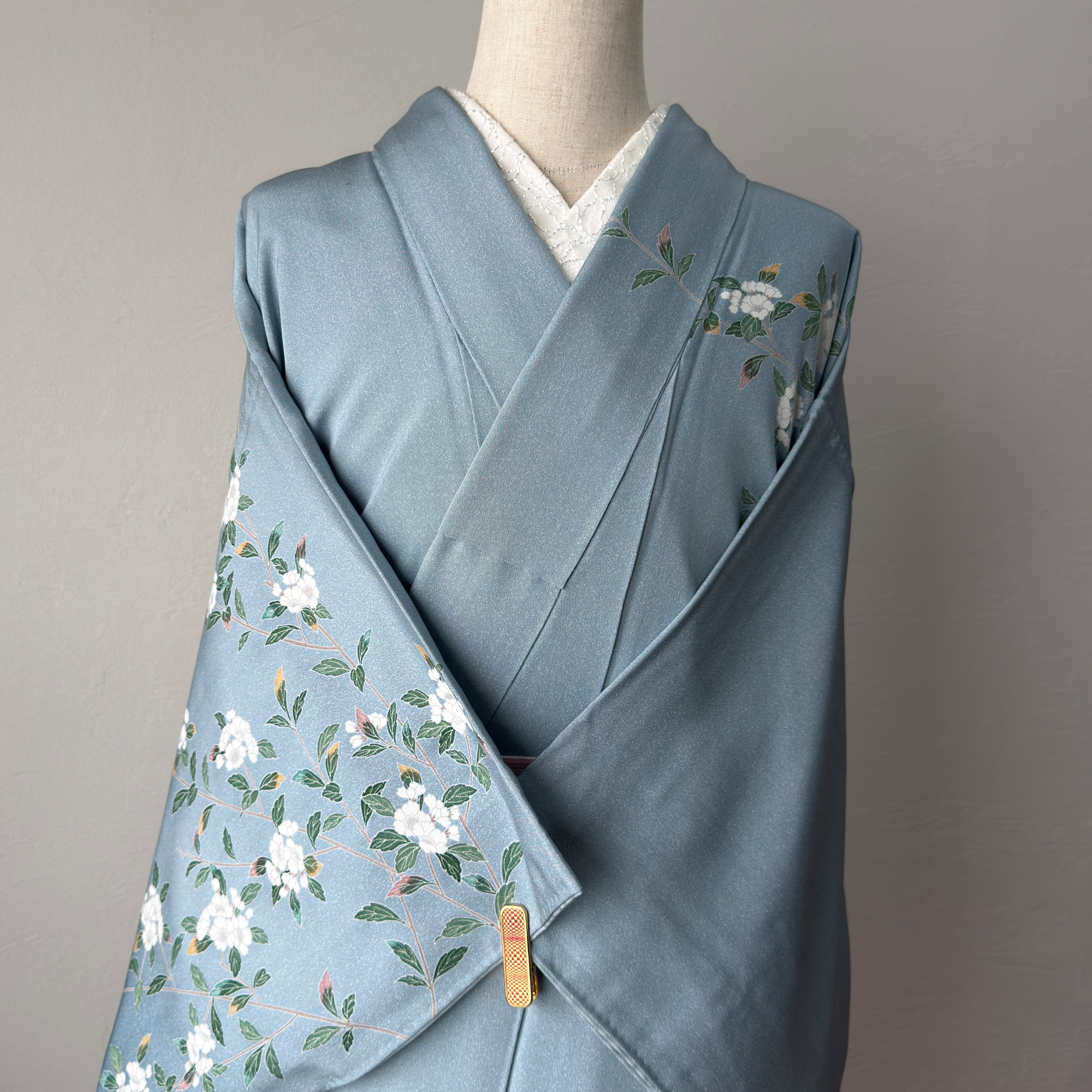 付け下げ サーモンピンク 花柄｜綸子 華やかカジュアル着物 汚れあり